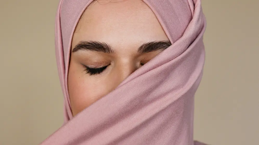 لیفت ابرو یا لیفت پیشانی چیست؟ عوارض جانبی، مزایا، کاندید مناسب لیفت ابرو یا لیفت پیشانی چیست؟ عوارض جانبی، مزایا، کاندید مناسب