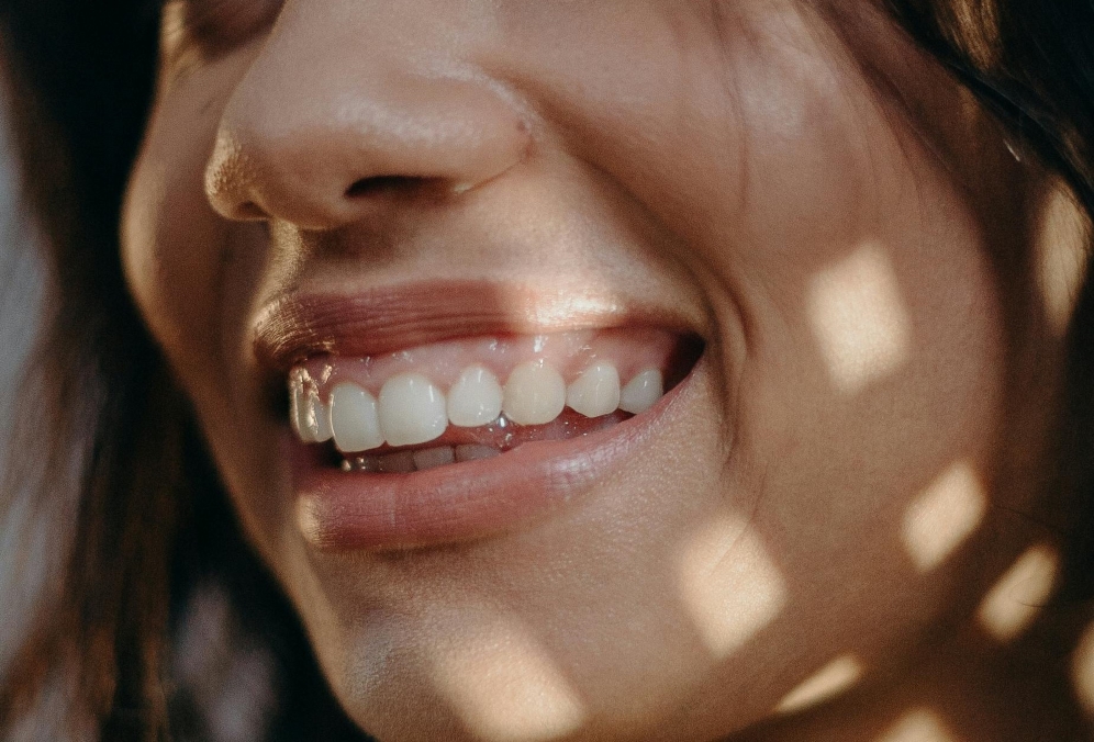 پرمویی در زنان چیست و چرا رخ می‌دهد؟