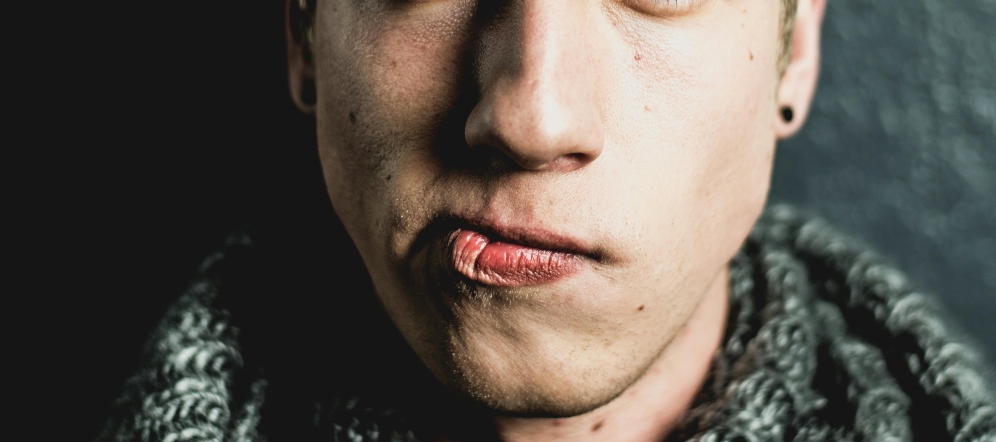 عدم‌تقارن صورت در دوران بلوغ چیست و دلایل این عدم تقارن چیست؟