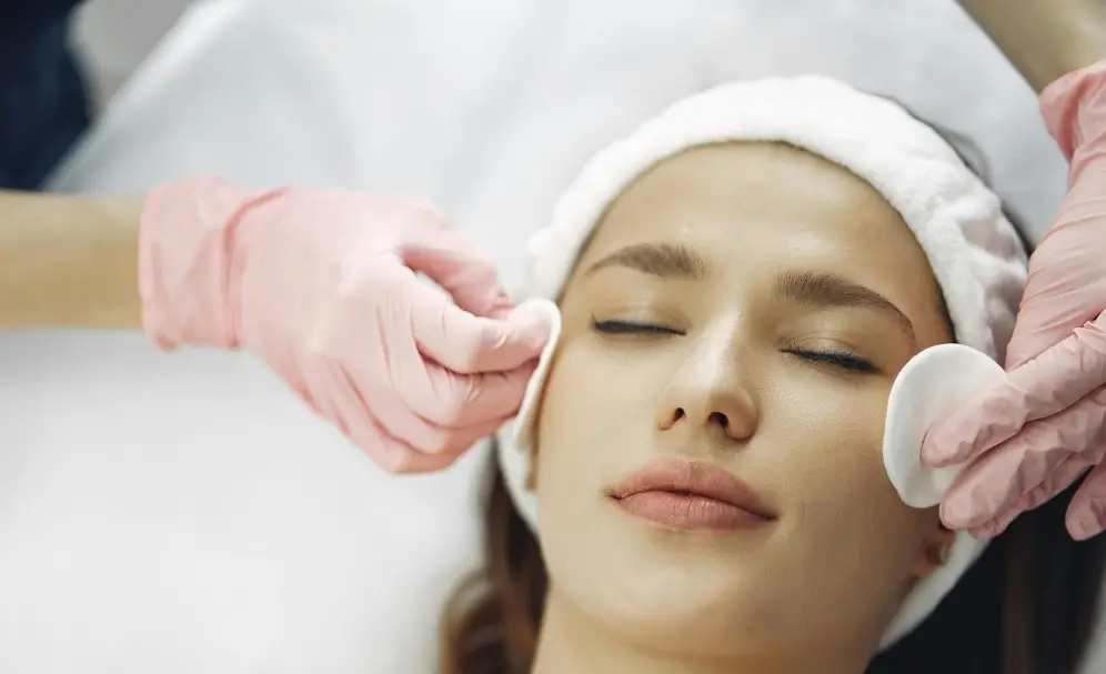 هیدروفیشیال چیست و چگونه عمل میکند؟ مزایا، عوارض جانبی، مراحل و ... هیدروفیشیال چیست و چگونه عمل میکند؟ مزایا، عوارض جانبی، مراحل و ...