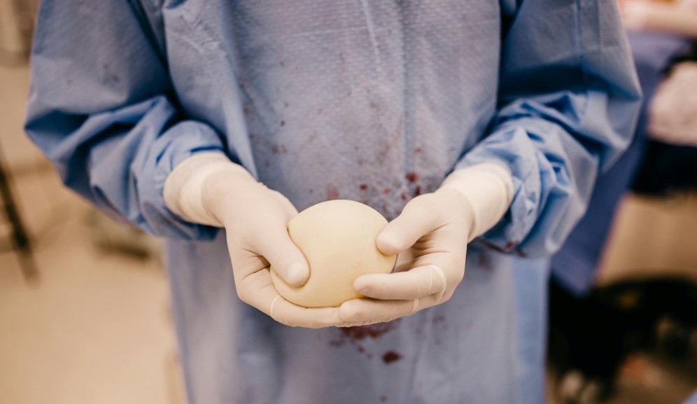 ایزوترتینوئین چیست؟ مزایا، تداخلات دارویی و عوارض جانبی ایزوترتینوئین چیست؟ مزایا، تداخلات دارویی و عوارض جانبی