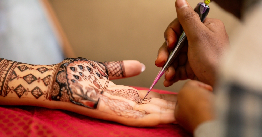 چگونه از آسیب دیدن مو در اثر بافت یا اکستنشن جلوگیری کنیم؟