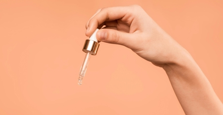 چرا ویتامین C موضعی برای سلامت پوست اهمیت دارد؟