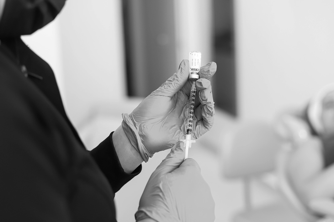 بوتاکس: کاربردها، مراحل تزریق، عوارض جانبی و برندها